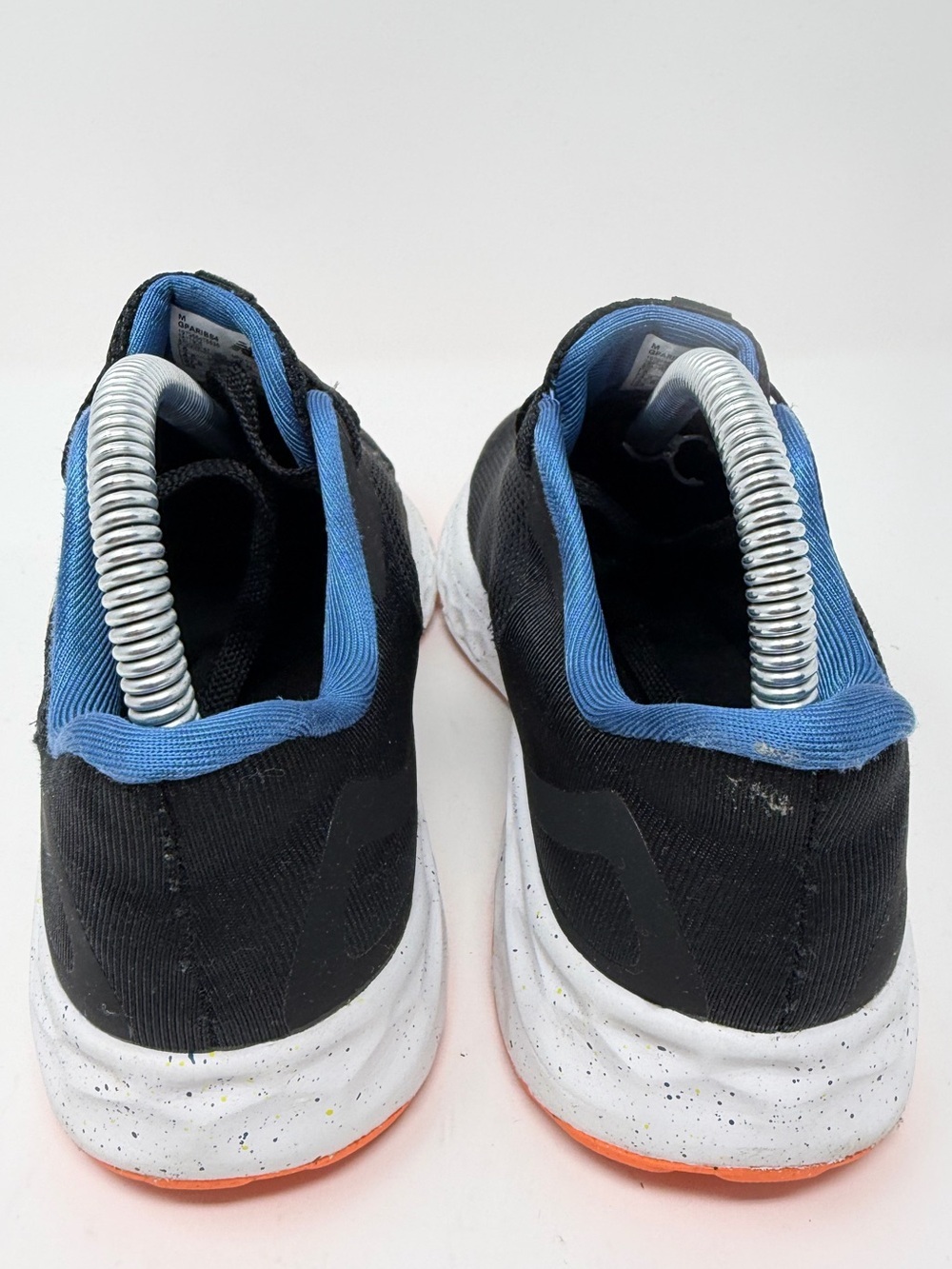 Kids New Balance Black Mesh Running Sneakers with Rainbow Logo Sz.5y - Picture 4 of 7